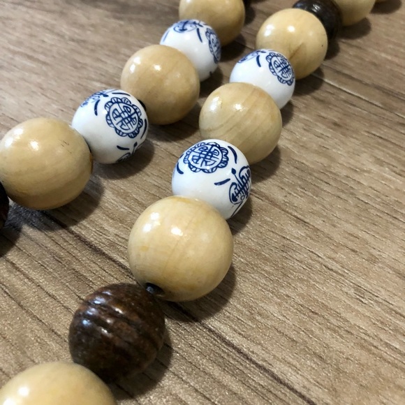 NECKLACE HANDMADE WOODEN AND PORCELAIN BEEDS - Picture 3 of 5